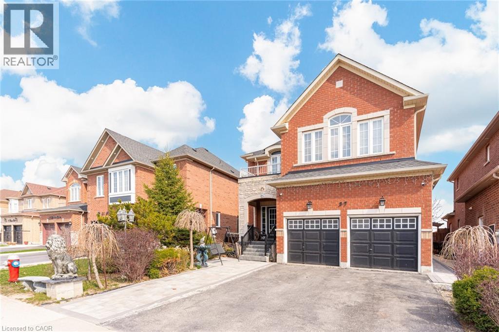 37 DENIM Drive, Brampton