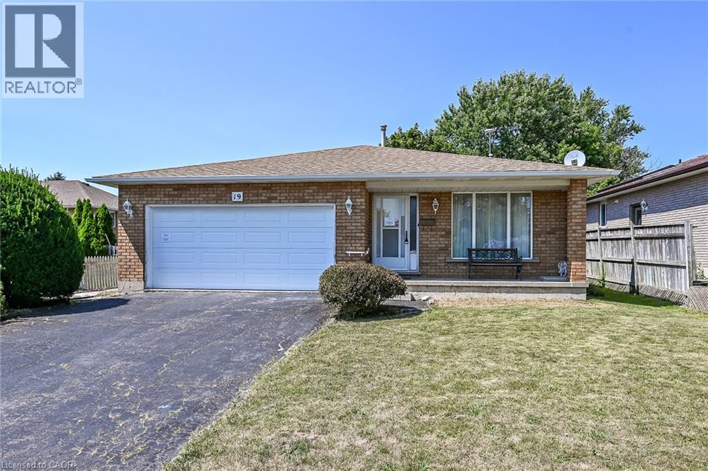 19 COUNTRY CLUB Road, Cayuga