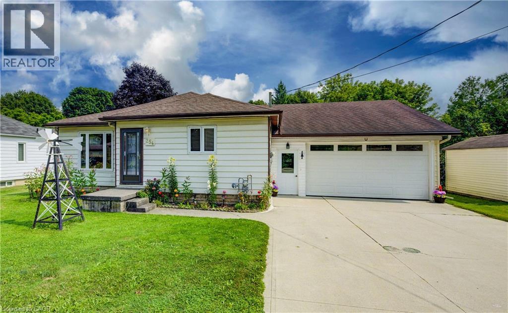 254 WELLINGTON Street W, Mount Forest