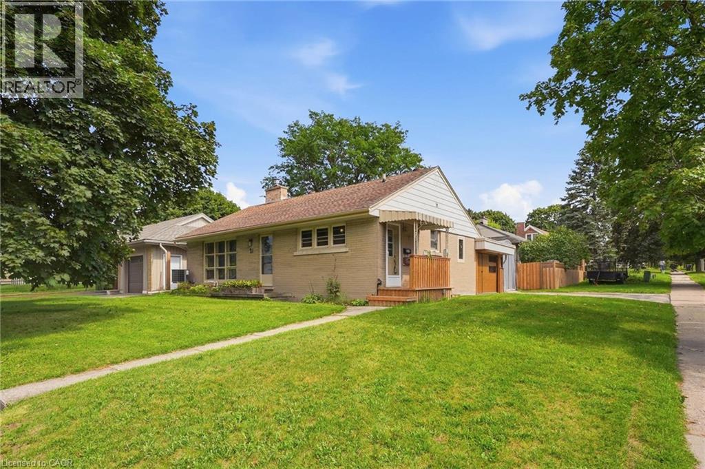 21 OAKWOOD Avenue, Kitchener