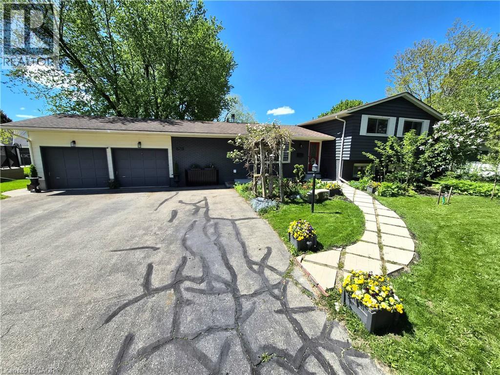 750 ELIZABETH Street E, Listowel