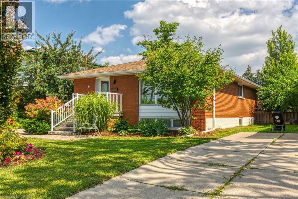 5 BURRWOOD Drive, Hamilton