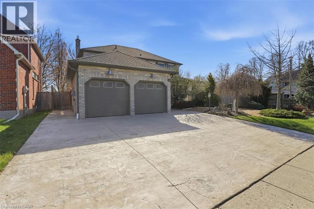 4 BREWSTER Place, Waterloo