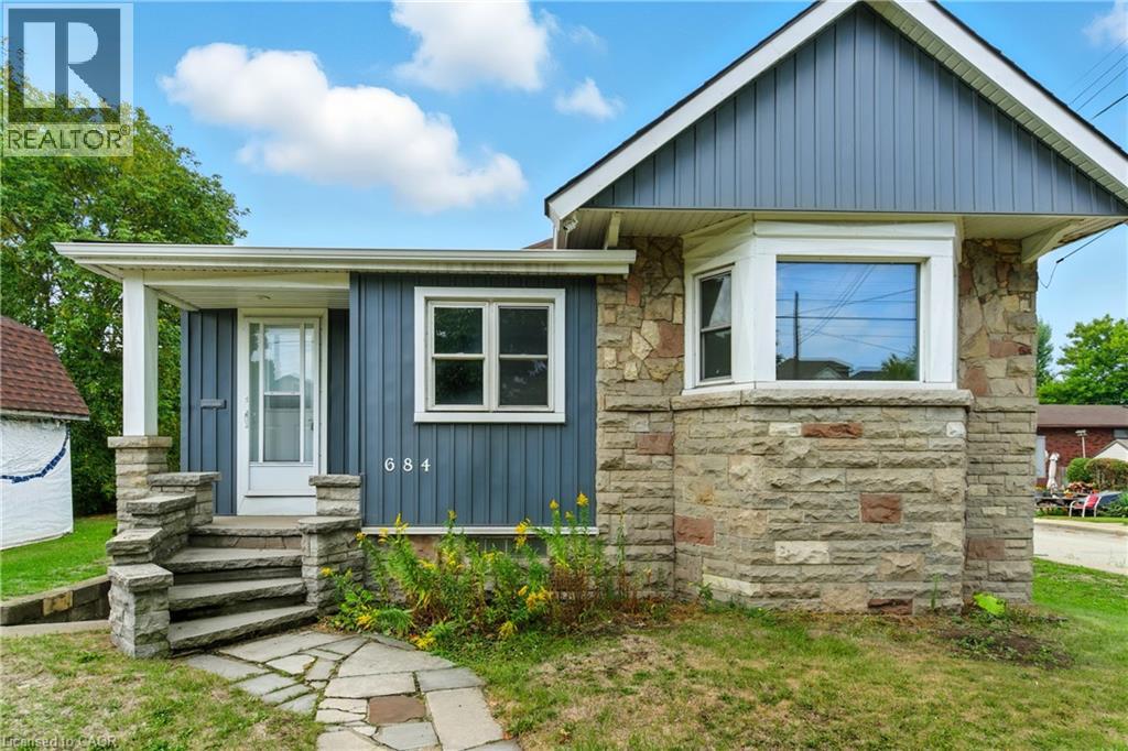 684 BEACH Boulevard, Hamilton