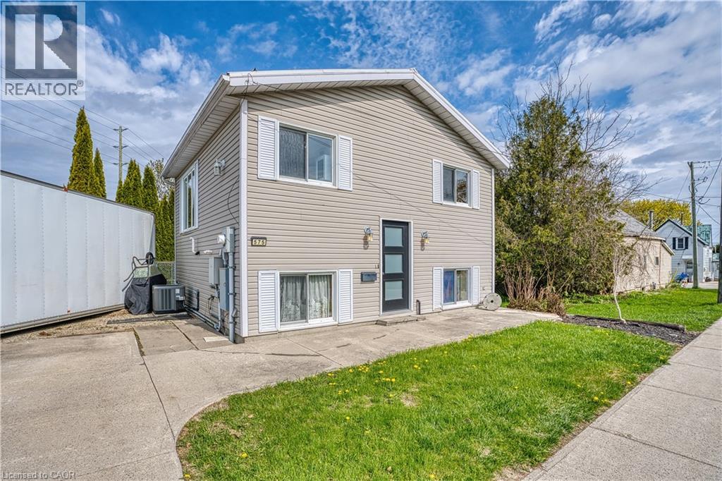 575 SALISBURY Avenue S, Listowel