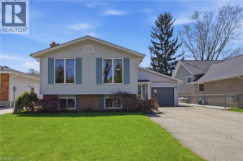 13 FALLINGBROOK Drive, Fonthill