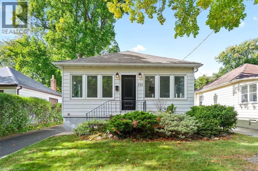 135 DEANE Avenue, Oakville