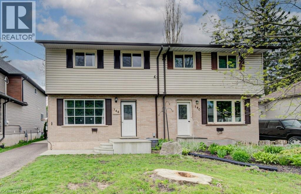 744 NELSON Street, Woodstock