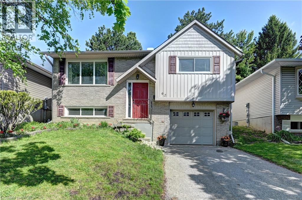 92 PINEMEADOW Crescent, Waterloo