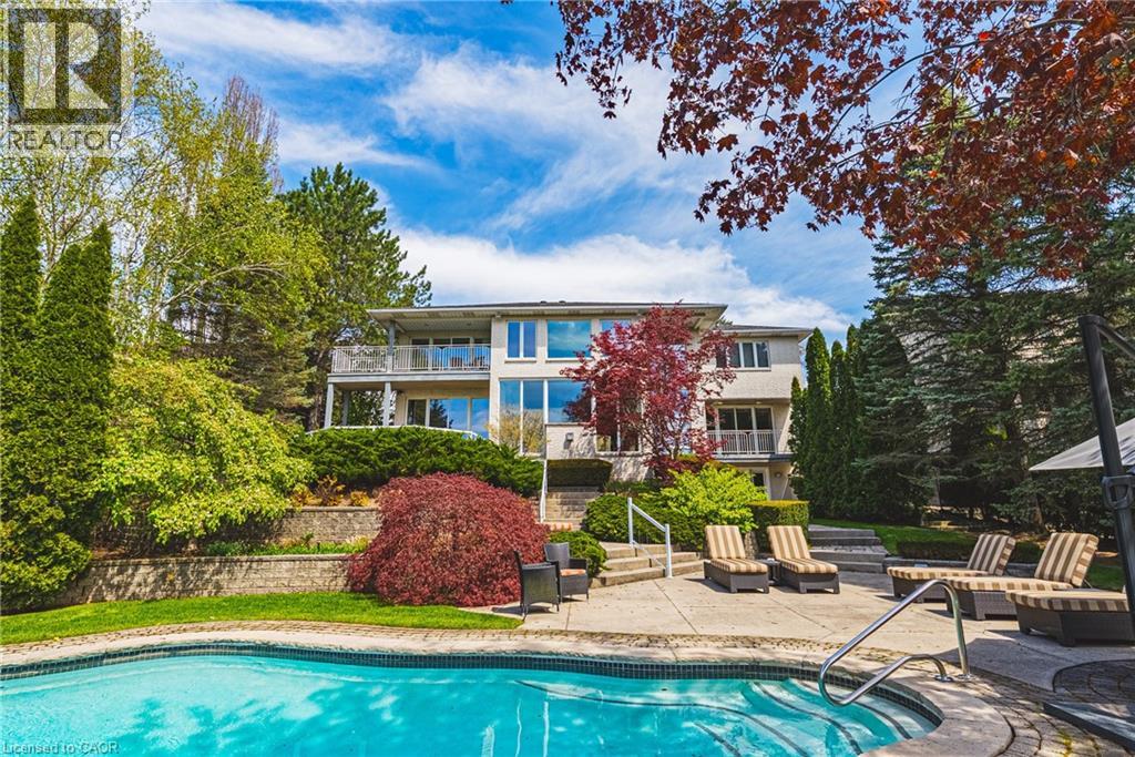 2 ANSLOW Court, Dundas
