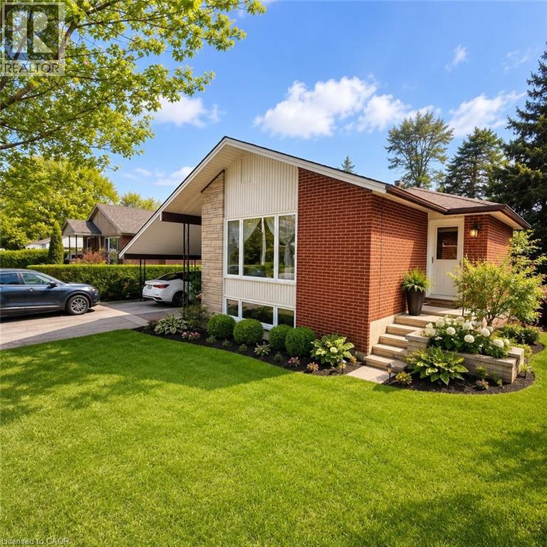 82 BLACKWOOD Crescent, Hamilton