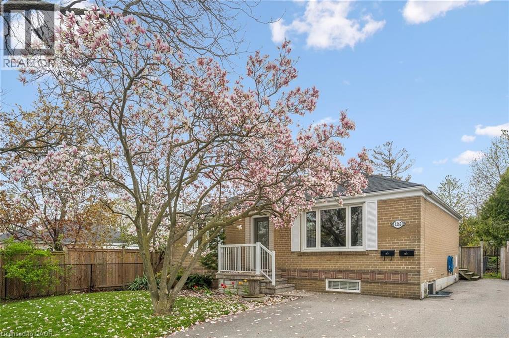 1262 HOMEWOOD Drive, Burlington