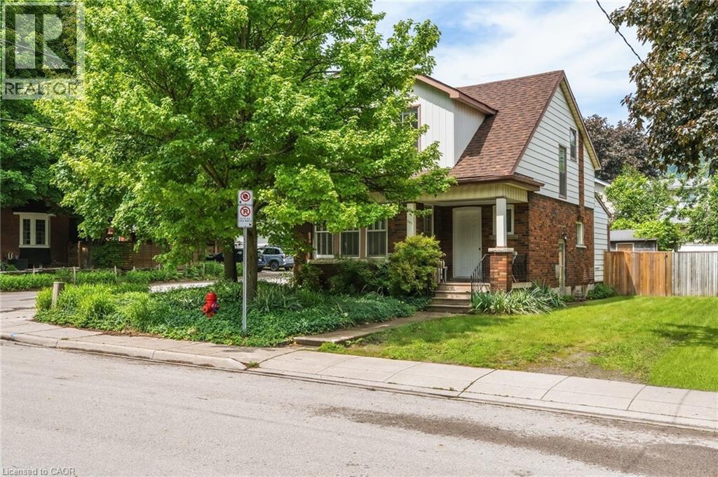 261 MACNAB Street, Dundas