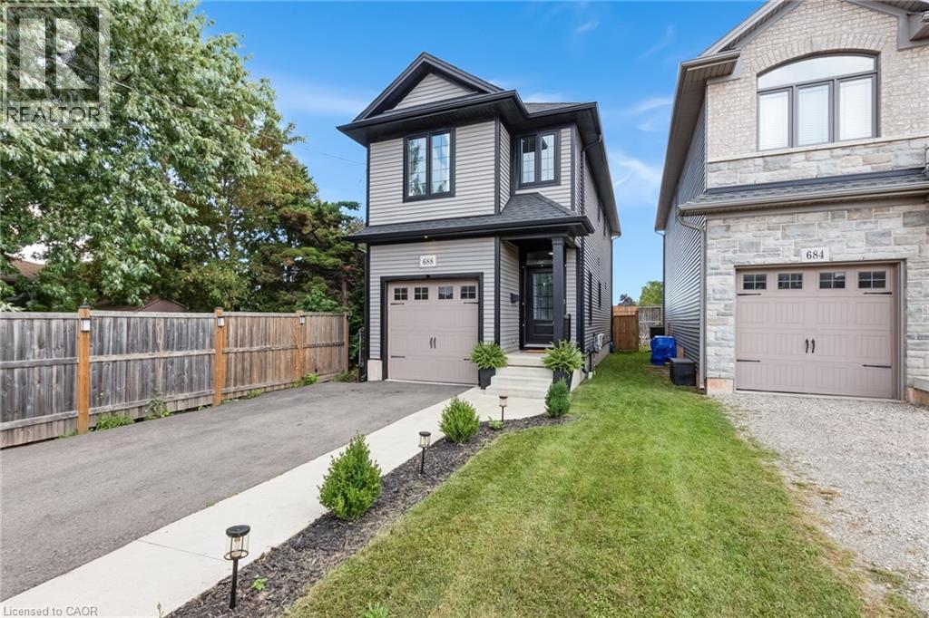 688 DUNN Avenue, Hamilton