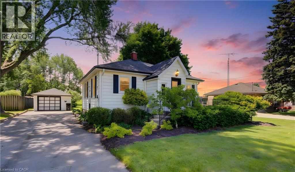 3400 LOBSINGER Line, St. Clements