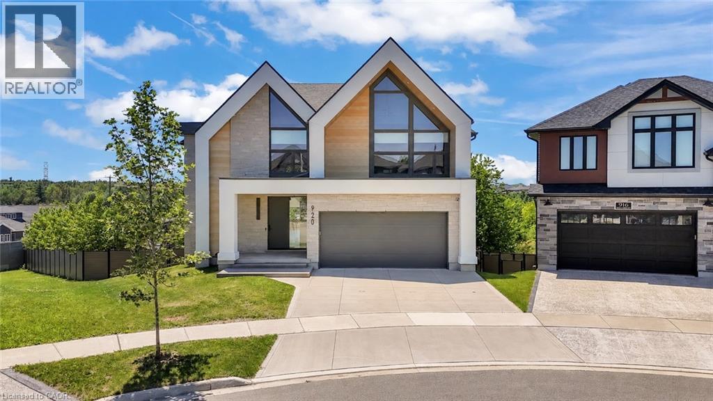 920 THOMAS PEDDER Court, Kitchener