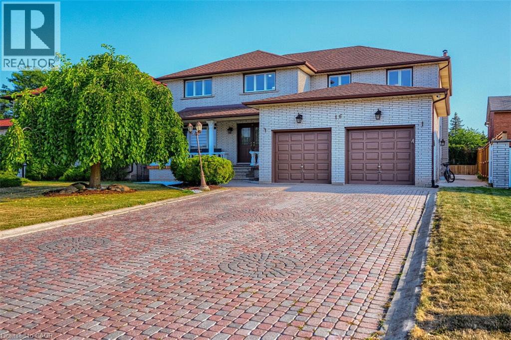 16 VOGUE Court, Stoney Creek