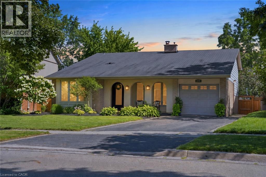 2086 CAVENDISH Drive, Burlington