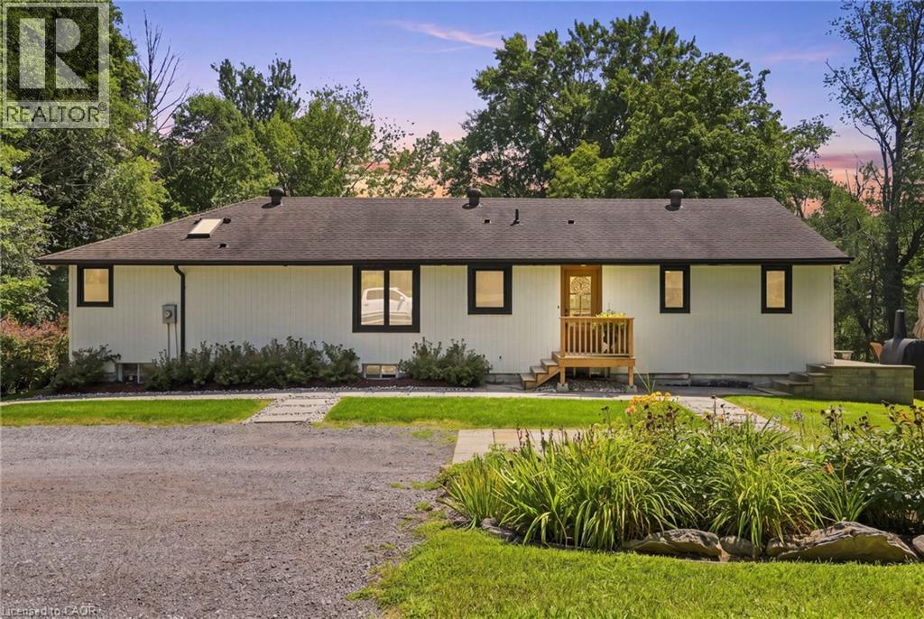 1095 GOVERNORS Road, Dundas