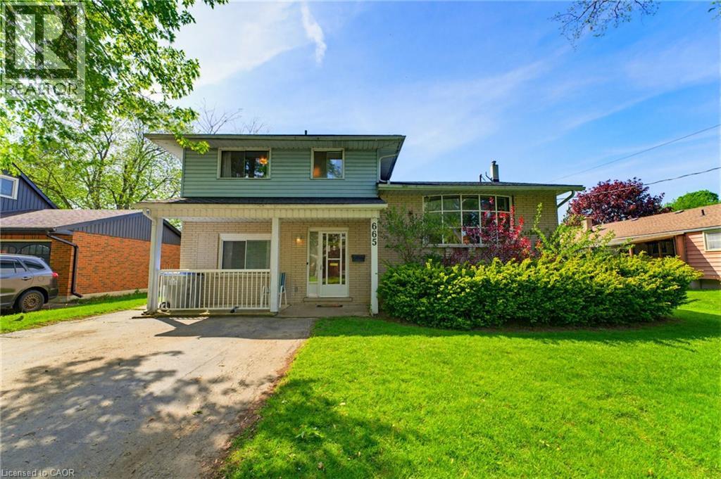 665 RICHMOND Avenue N, Listowel