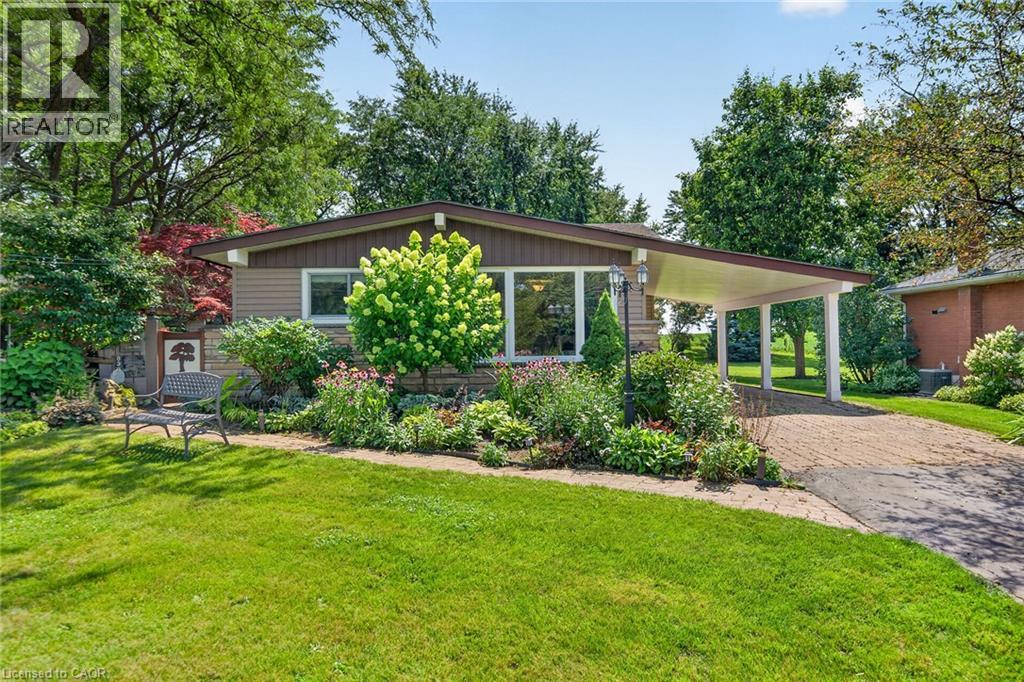 8399 DICKENSON Road E, Mount Hope