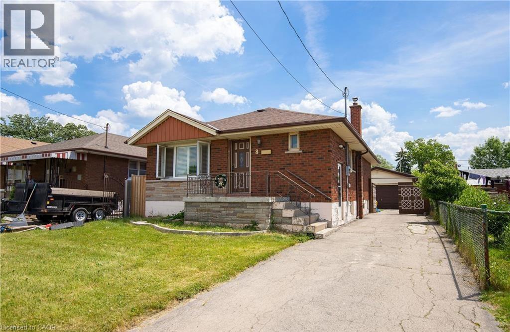 8 SHYNAL Avenue, Hamilton