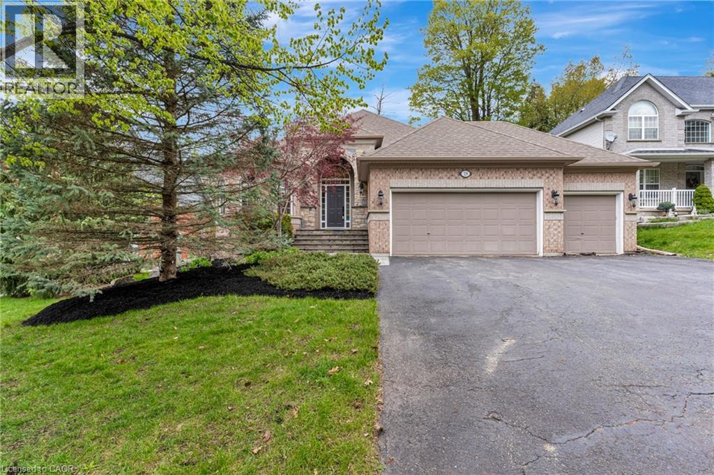 18 WOODMANS Court, Kitchener