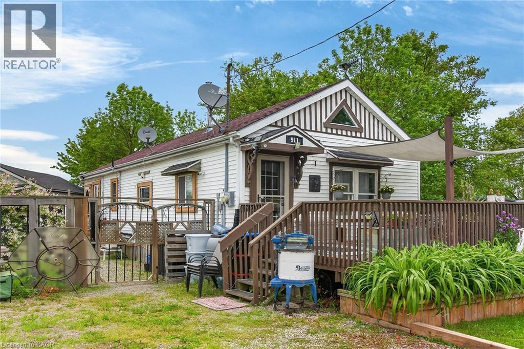 911 LAKESHORE Road, Selkirk