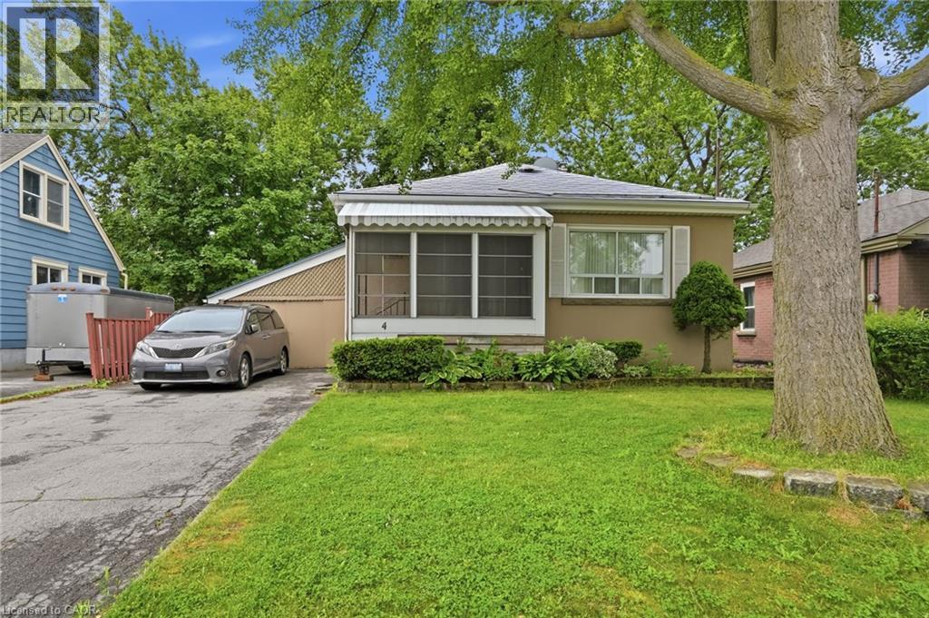 4 DUNCOMBE Drive, Hamilton