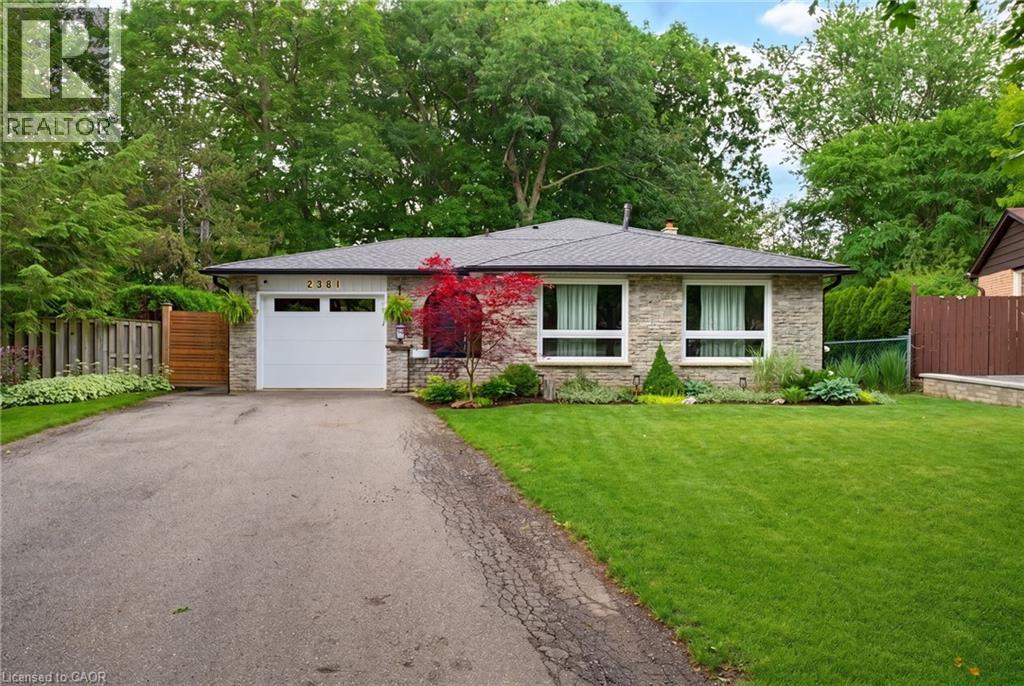 2381 PEART Court, Burlington