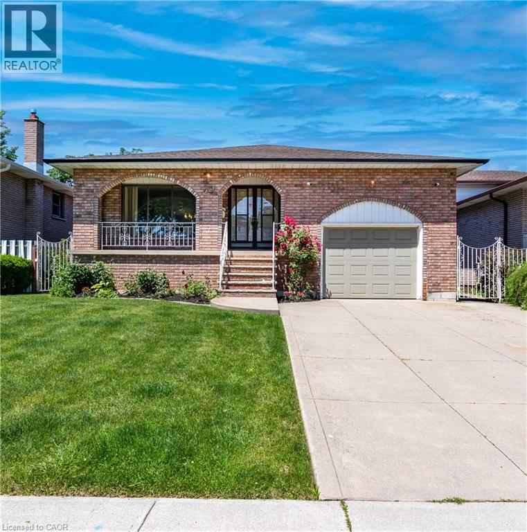 102 MARKSON Crescent, Hamilton