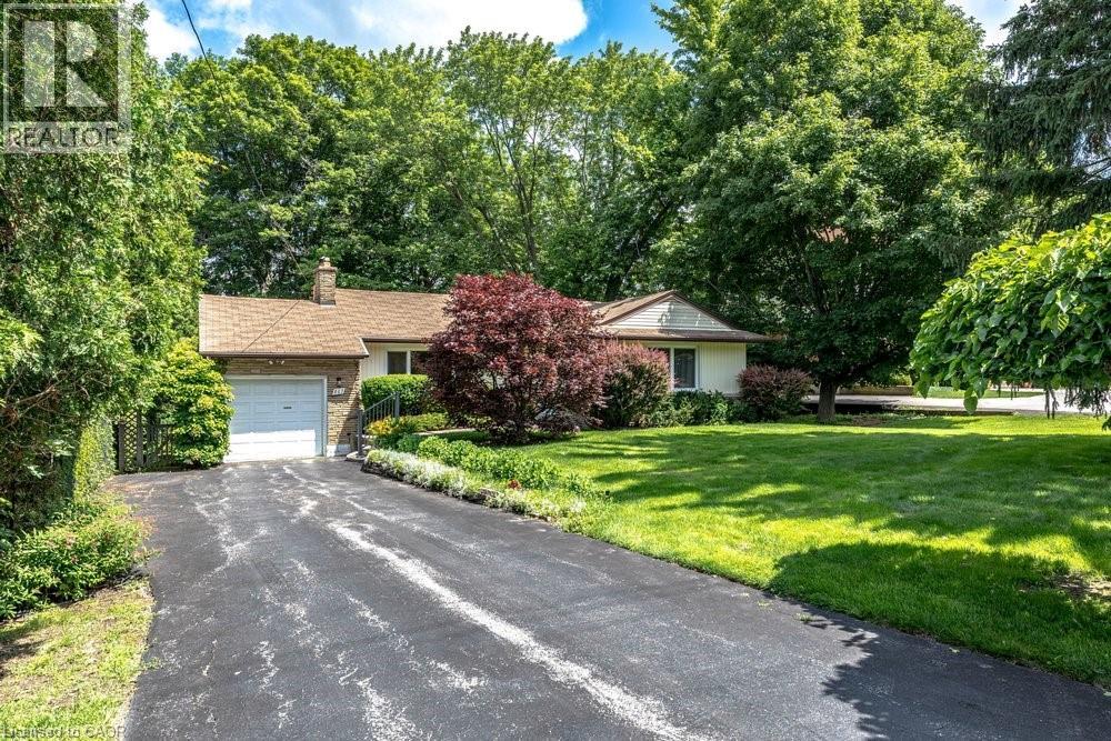 803 MONTGOMERY Drive, Ancaster