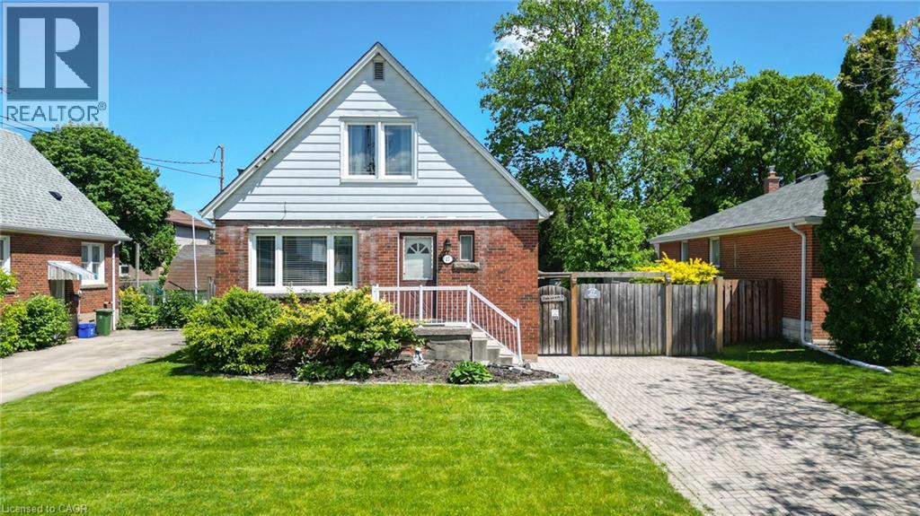 27 DELEVAN Crescent, Hamilton