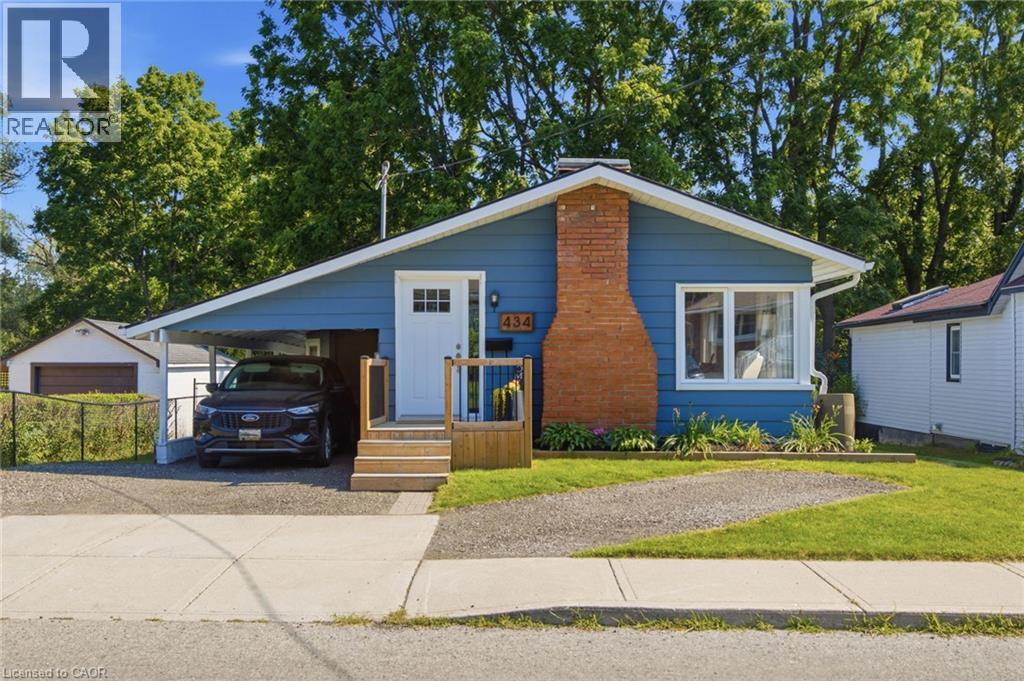 434 HENRY Street, Woodstock