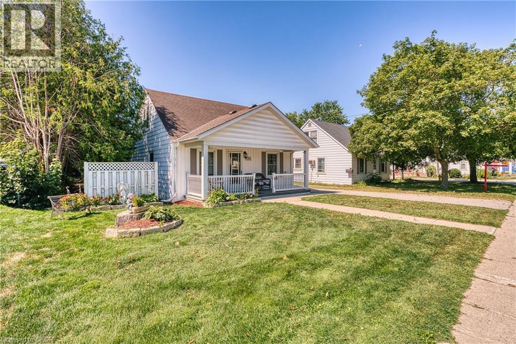 786 MAIN Street W, Listowel