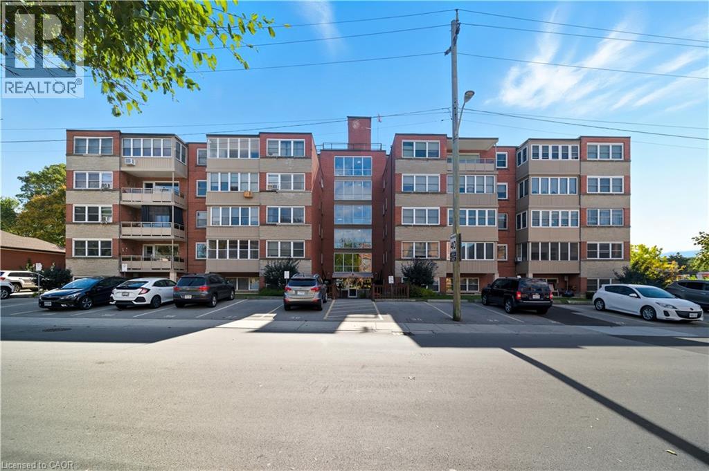 9 GRANT Boulevard UnitNo. 102, Dundas