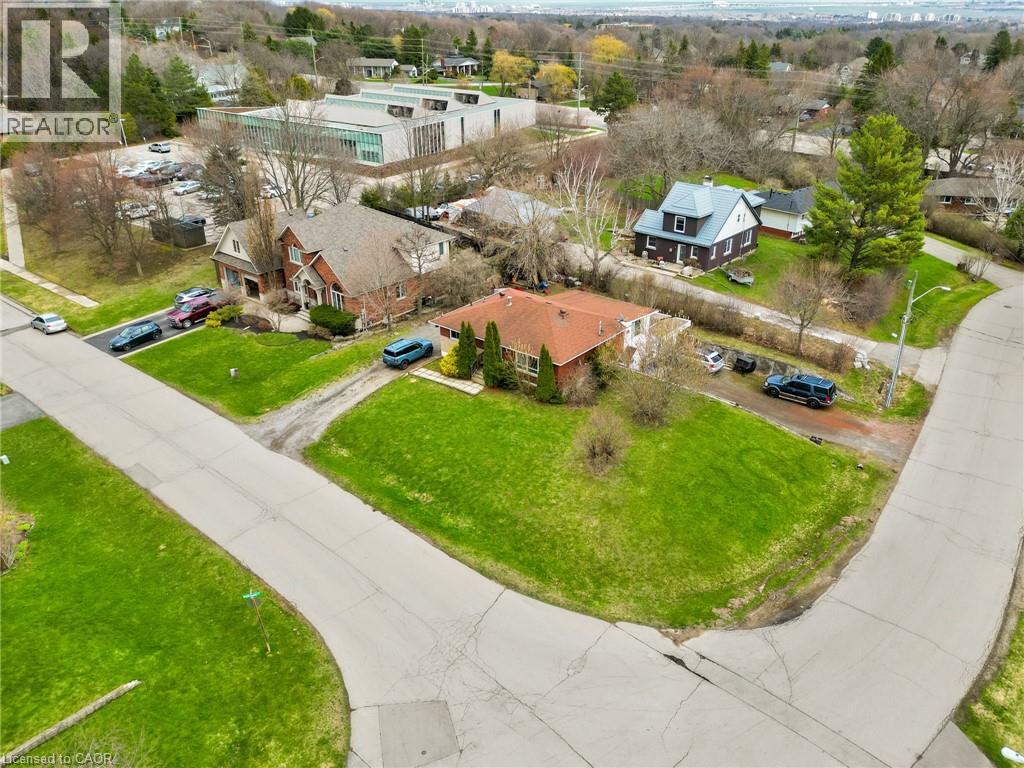 13 MCDONALD Court, Waterdown