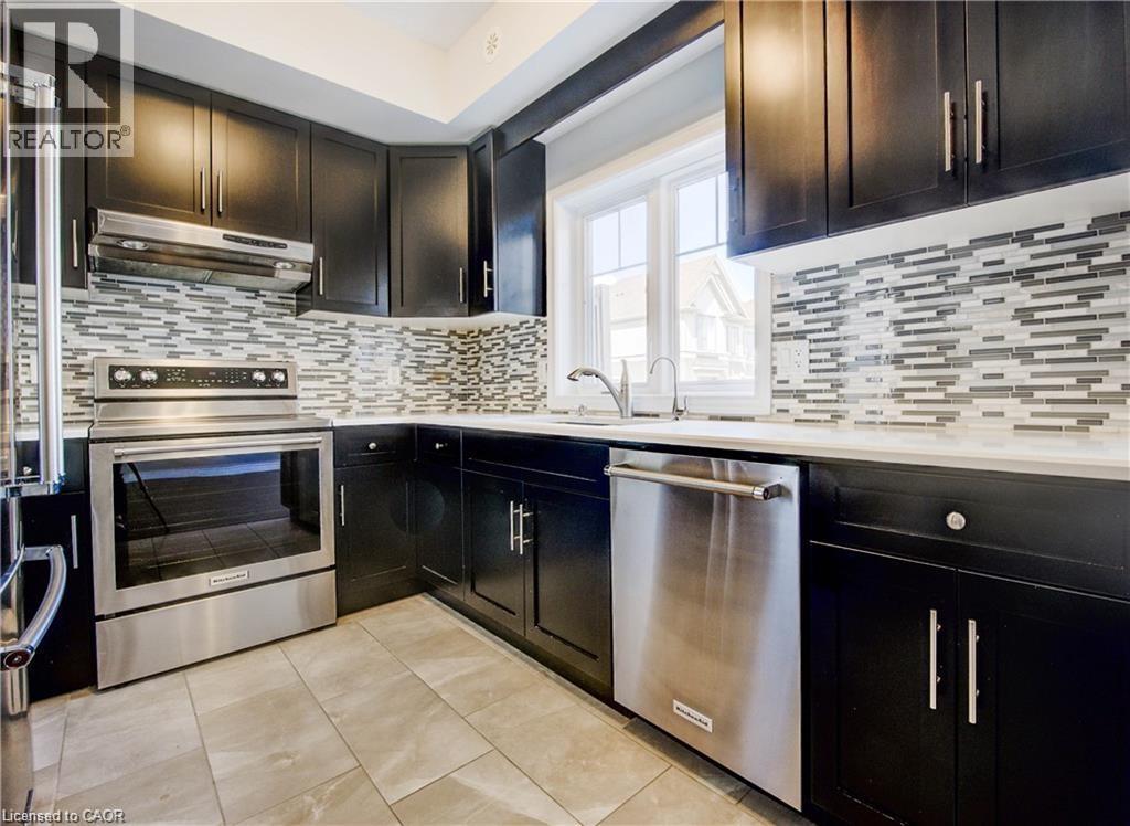 70 WILLOWRUN Drive UnitNo. F2, Kitchener