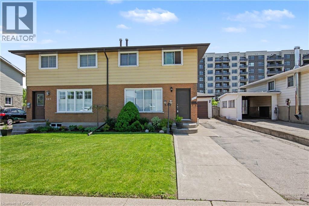 203 MOFFAT Drive, Cambridge