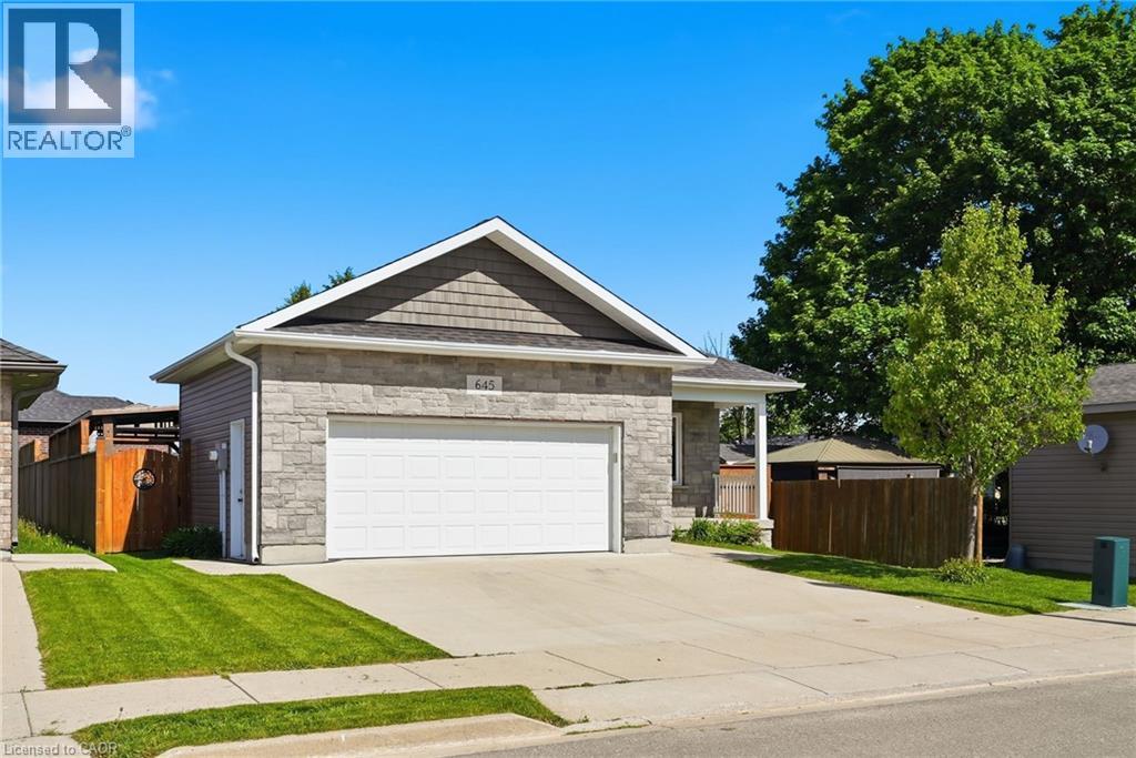 645 DAVIDSON Avenue S, Listowel