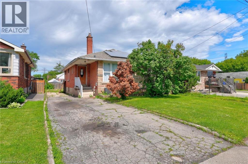 689 BURGESS Avenue, Hamilton