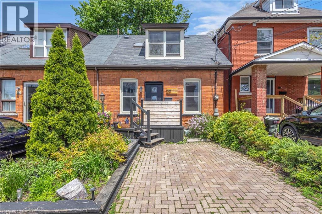 30 SUNSET Avenue, Hamilton