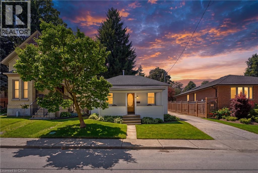 99 N VICTORIA Street, Woodstock