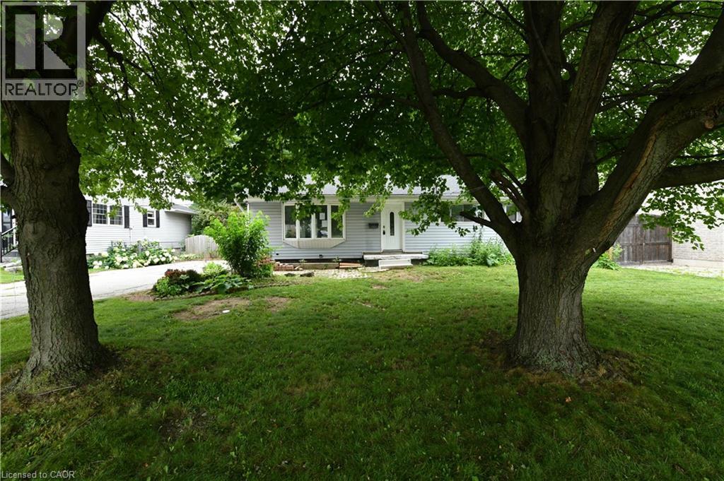 15 MILLER Drive, Ancaster