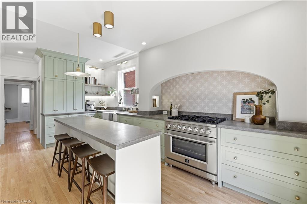 70 GAGE Avenue S, Hamilton