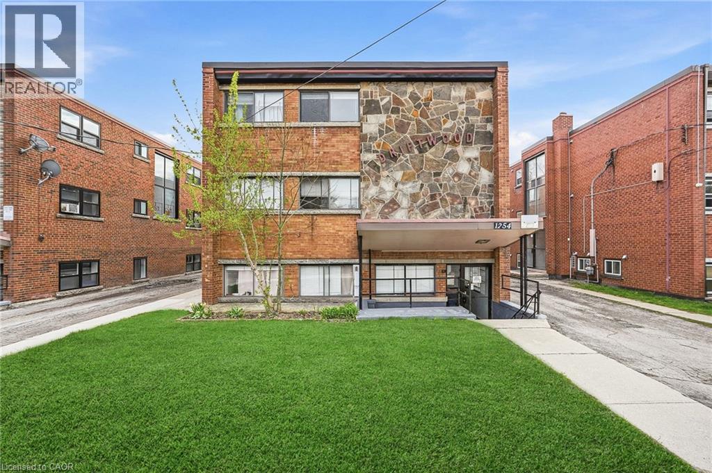 1254 FENNELL Avenue E, Hamilton