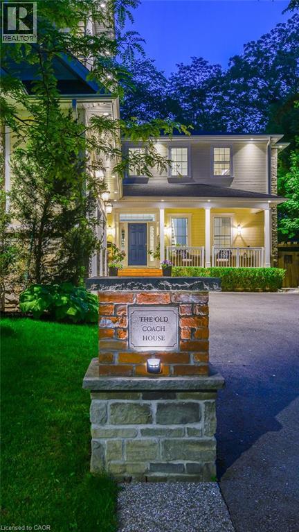 8 WOODWARD Avenue, Dundas