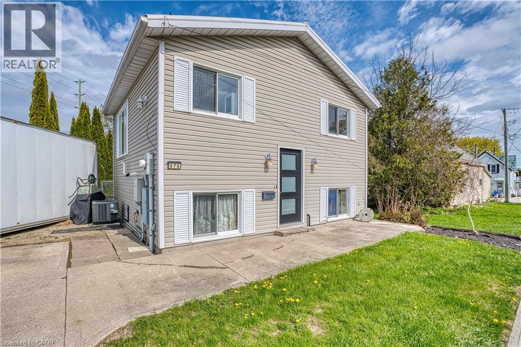 575 SALISBURY Avenue S, Listowel