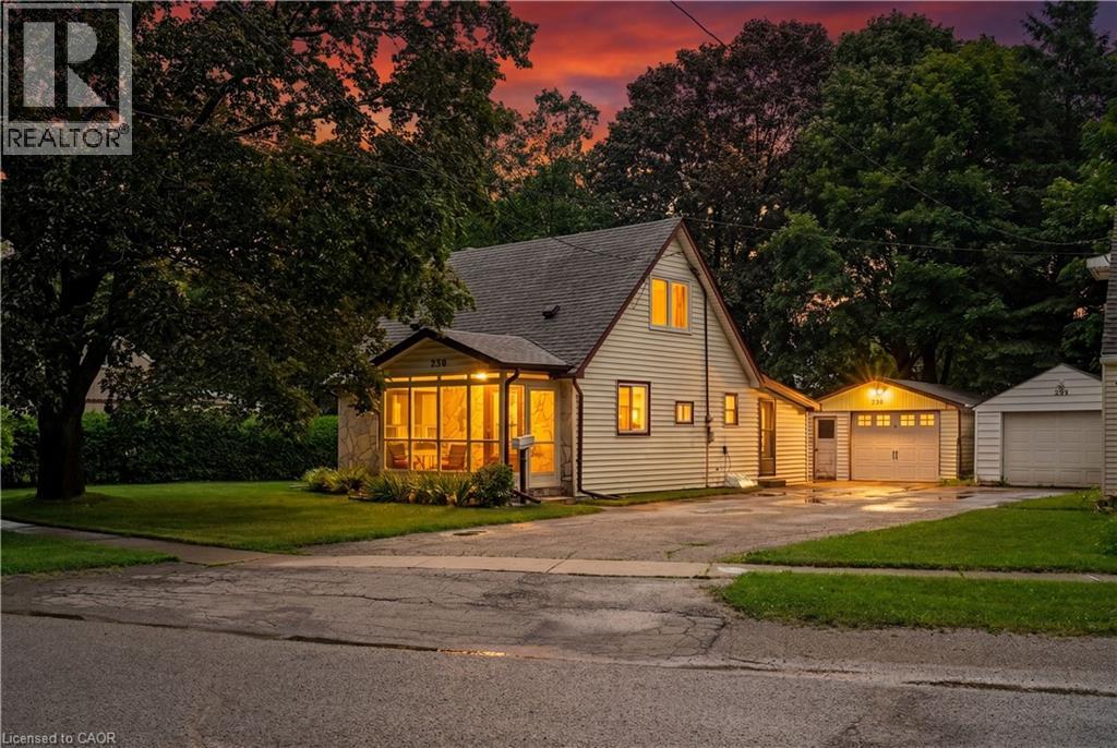 230 MASON Boulevard, Acton