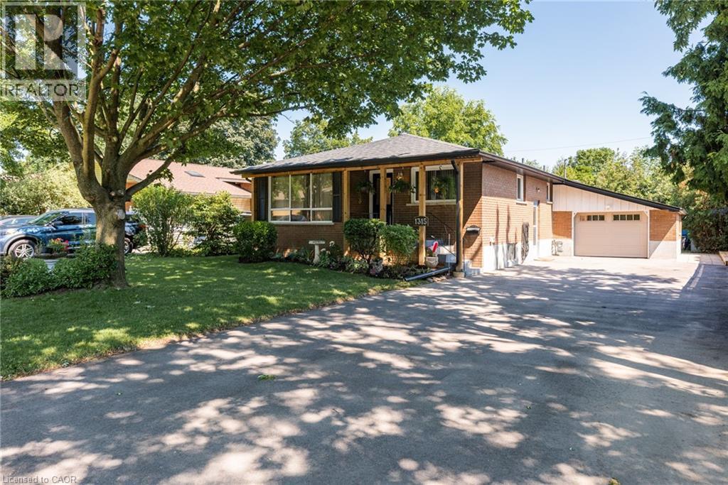 1315 ROSEMARY Crescent, Burlington